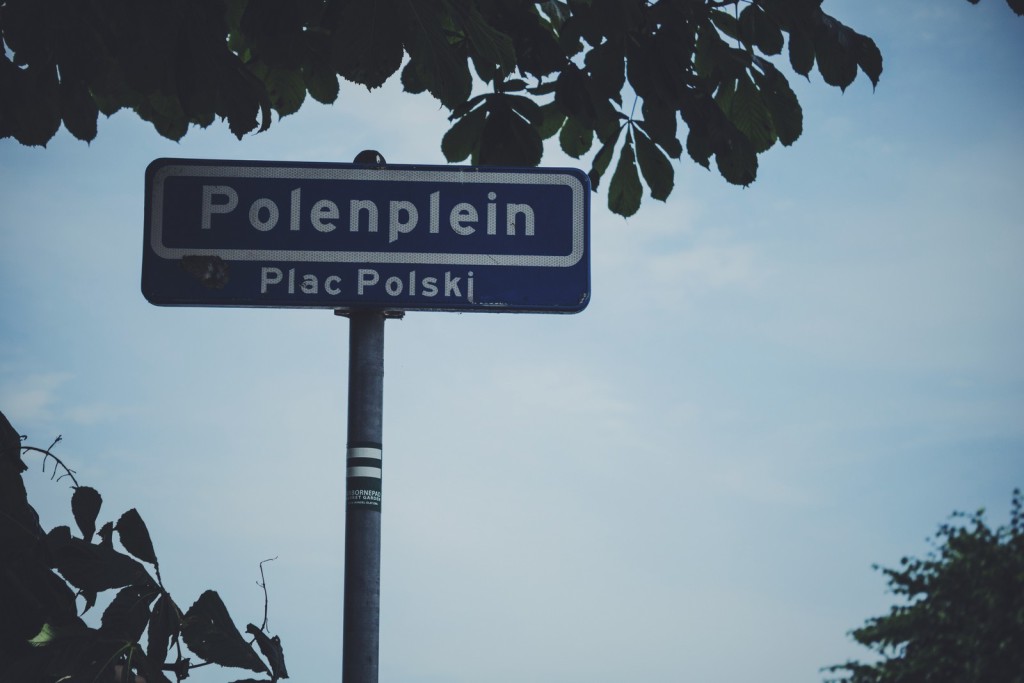 Tabliczka z napisem "Polenplein" Plac Polski